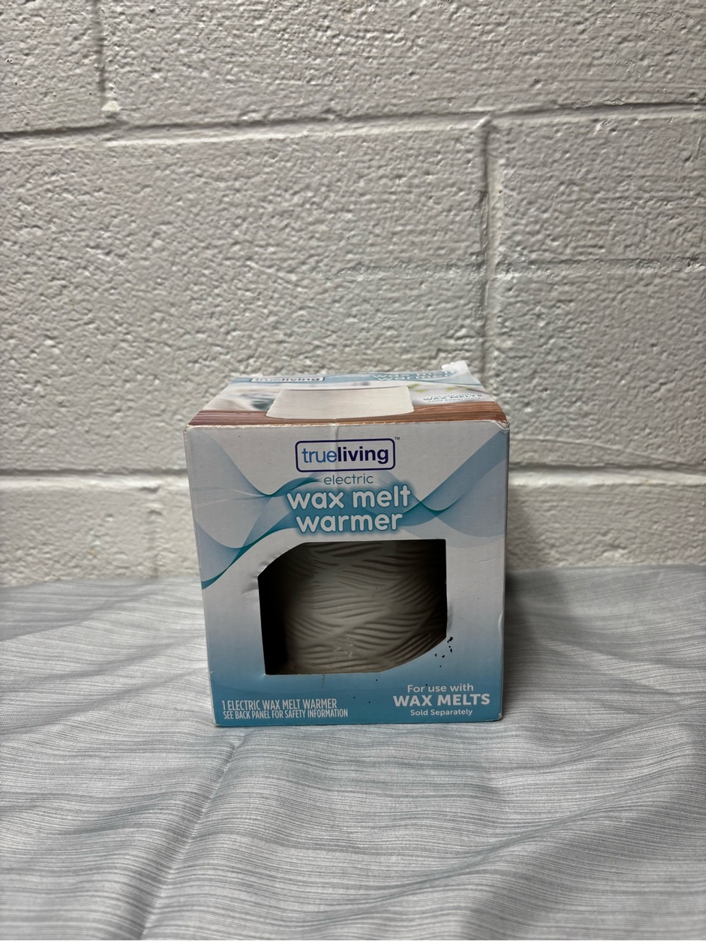 True Living Electric Wax Melt Warmer White Textured Ceramic Home Fragrance NIB